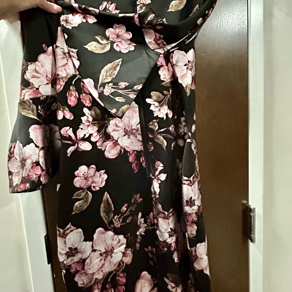 NWT Chic Floral Dress with Wide Sleeves beginning around the elbow)